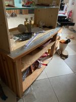 Un comptoir de caisse arrondi en pin et métal (photo 5)