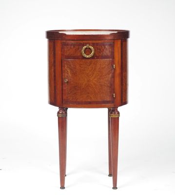 Chevet tambour XIXème, dessus marbre à galerie, ouvrant à un…