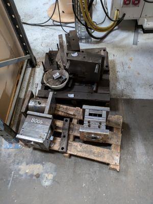 Ensemble de moules en acier pour presse à injection plastique. - Photo 1