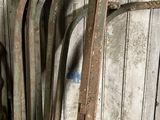 a pile of old skis leaning against a wall
