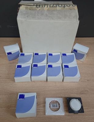 Lot de 11 Prises murales avec ou sans raccordement électriqu…