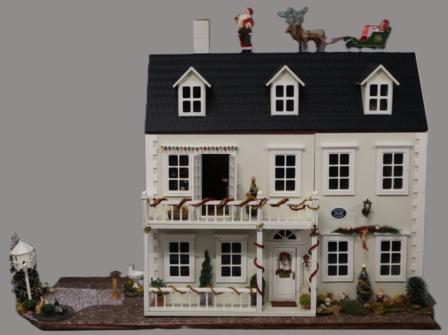 Importante Maison de poupée diorama, sur le thème de Noël, la faç...