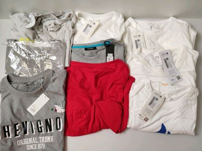 Lot de 12 tee-shirts de diverses tailles et marques dont : L…