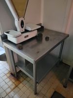 3 tables inox à 2 niveaux dont une ouvrant à 2 tiroirs (photo 2)