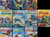 un grand nombre de bandes dessinées sur la table