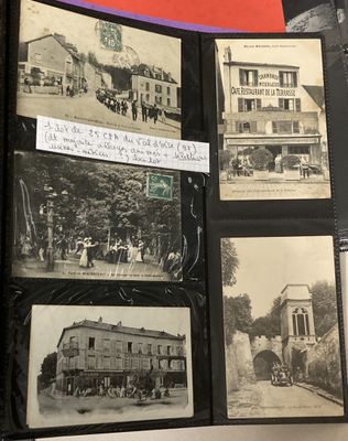 une vieille photo en noir et blanc représentant un livre avec des images de personnes et de bâtiments
