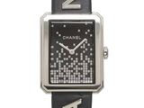 Montre Chanel pour femme avec bracelet en cuir noir et cadran argenté