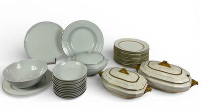 ART DE LA TABLE "Deux parties de service de table en porcela…