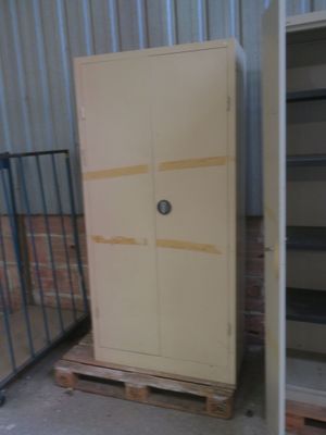 Armoire métal beige 2 portes 95x40xh195, Mise à prix 40 - Photo 1