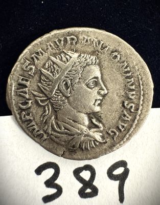 une pièce d'argent portant une tête de femme et une couronne