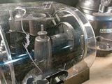 un blender et un mixeur posés sur un comptoir