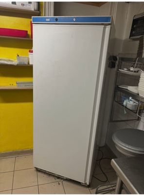 une armoire refrigerer année 2019 ( rouille porte facade en …