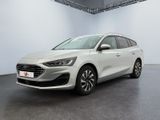 une voiture blanche garée dans une pièce blanche au sol noir