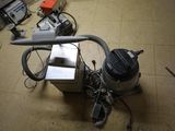 a machine that is sitting on the floor in a room