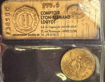 une pièce d'or et un lingot d'or dans un colis