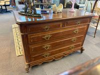 Commode en bois naturel mouluré ouvrant par 5 tiroirs en faç… (photo 4)