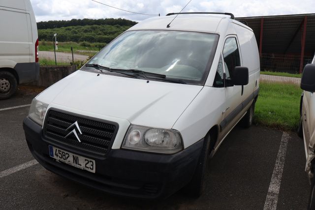 Véhicule utilitaire CITROEN Jumpy immatriculé 4582 NL 23, 1ère mi...