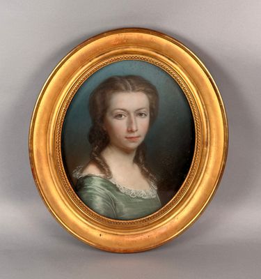 portrait d'une femme en robe verte, dans un cadre doré