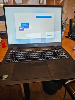 *Ordinateur portable MSI Prestige 16 AI Studio avec alimenta… - Photo 1