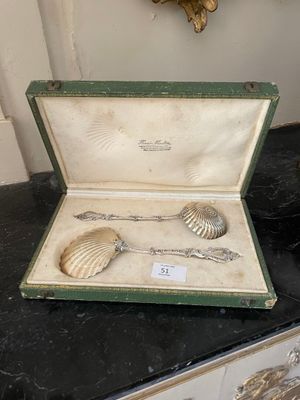 une boîte dans laquelle se trouvent une cuillère et une cuillère