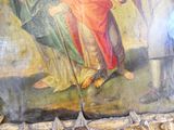 une photo d'un tableau accroché au mur d'une église