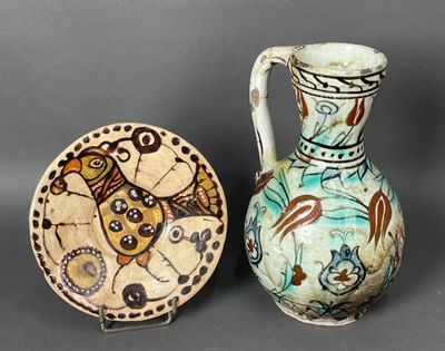 deux vases placés l'un à côté de l'autre