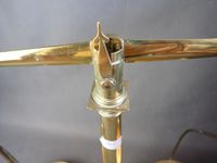 Balance d'apothicaire avec poinçon de contrôle sur les plate… (photo 2)
