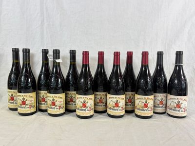 six bouteilles de vin sont alignées sur une table