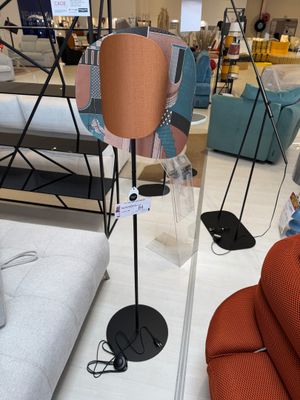 Lampadaire VERSA GM H. 147 cm Prix catalogue : 585 euros