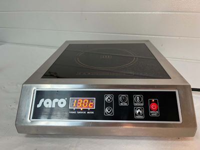 une image représentant une plaque de cuisson dotée d'un écran numérique