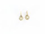 une paire de boucles d'oreilles en or jaune serties de diamants