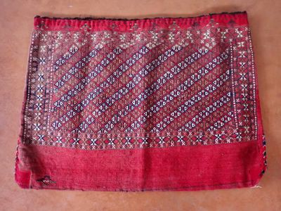 Tapis de selle, noué main, formant sac, présence d'une signa…
