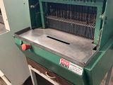 l'image d'une machine installée dans une pièce