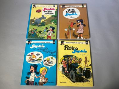 quatre livres pour enfants sont alignés sur une table