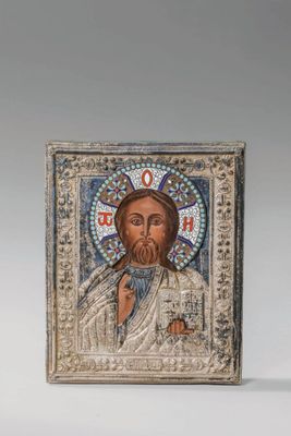 une petite icône représentant Jésus avec une croix dessus