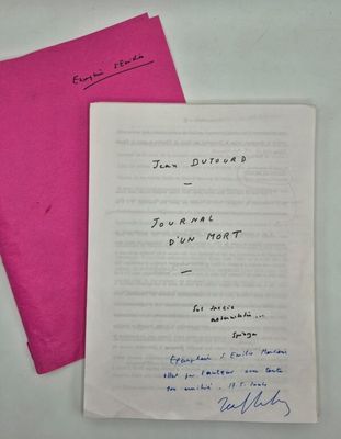 un morceau de papier rose sur lequel est écrit à la main un poème