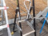 many ladders that are sitting in a room