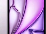 un gros plan d'une tablette sur fond violet