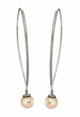 Paire de boucles d'oreilles en or blanc 18 carats serties de…