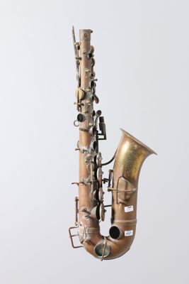 a saxophone that is hanging from the side of a pole