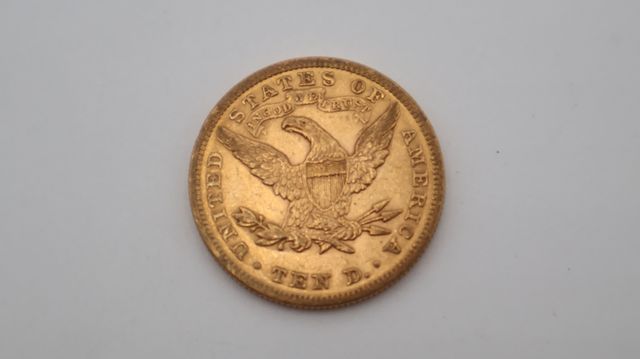 Une pièce de monnaie en or à valeur faciale de dix dollars USA Li...