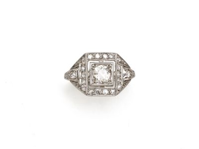 une bague en diamant art déco