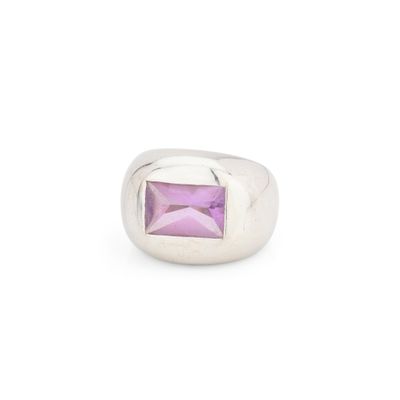 POIRAY, Modèle « Thessalie » Bague boule en or gris 750‰ orn…