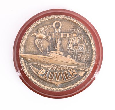 une image représentant une pièce de monnaie en bronze sur laquelle figure un bateau