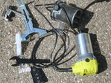beaucoup d'outils qui traînent par terre