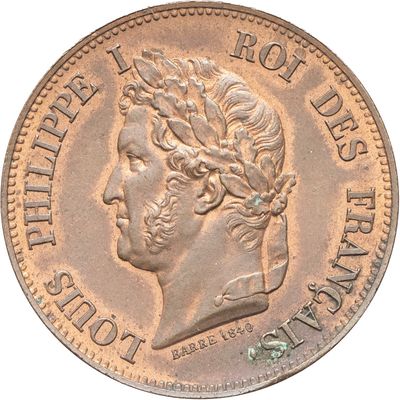 gros plan d'une pièce de monnaie sur fond blanc