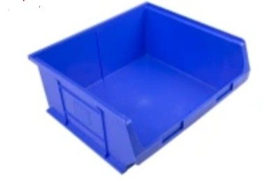 un bac de rangement en plastique bleu avec un couvercle fermé, sur fond blanc