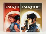 deux livres posés sur une surface blanche, avec l'image d'un homme tenant un pistolet