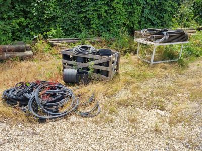 de nombreux types de tuyaux dans la cour