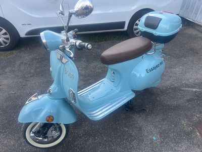 Scooter électrique OXYGO "TANGO" bleu de 2023, équivalent 50…